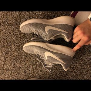 Grey Nike tanjun sneaker